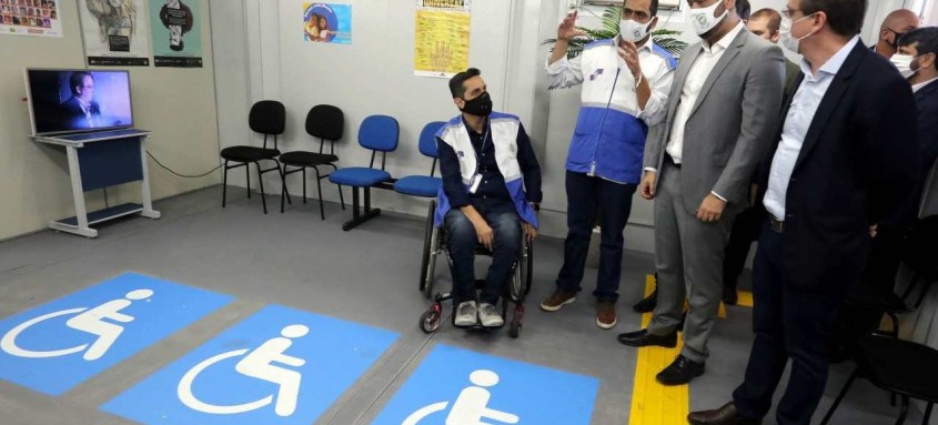 O governador Cláudio Castro conferiu de perto as instalações da nova unidade adaptada do Detran, no Centro do Rio - Foto: Carlos Magno/Palácio Guanabara O governador Cláudio Castro conferiu de perto as instalações da nova unidade adaptada do Detran, no Centro do Rio