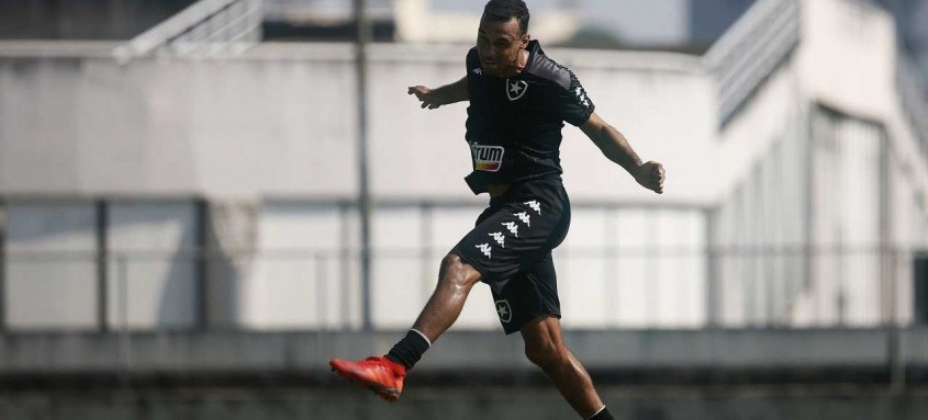 Zagueiro Gilvan destacou as dificuldades que o Botafogo terá hoje em Goiânia, na estreia da Série B contra o Vila Nova