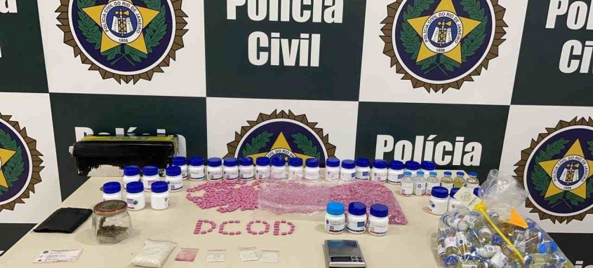 Material, avaliado em R$ 150 mil, foi encontrado em um condomínio de luxo na Barra da Tijuca
- Foto: Divulgação Material, avaliado em R$ 150 mil, foi encontrado em um condomínio de luxo na Barra da Tijuca