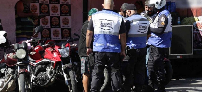 A operação contou com a participação dos agentes da Operação São Gonçalo Presente, Guarda Municipal e Ronda Ostensiva Municipal de São Gonçalo (Romu)
