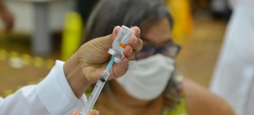 Rio começa vacinação contra covid-19 para público em geral