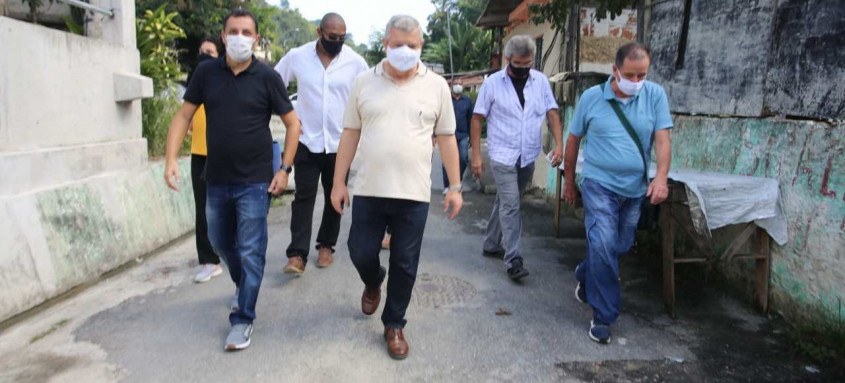 Axel Grael esteve ontem no local, que passa por uma série de intervenções - Foto: Luciana Carneiro/Prefeitura de Niterói Axel Grael esteve ontem no local, que passa por uma série de intervenções