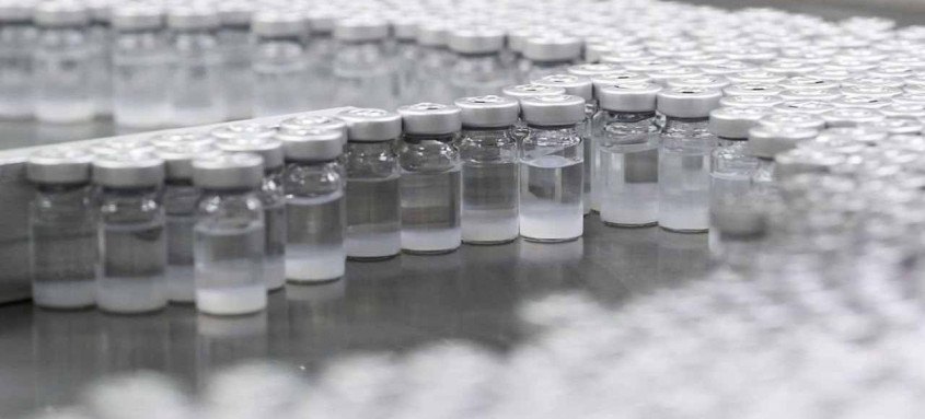 De acordo com o Ministério da Saúde, o Governo Federal já contratou mais de 630 milhões de doses de vacinas contra covid-19, com diferentes laboratórios - Foto: REUTERS/Amanda Perobelli De acordo com o Ministério da Saúde, o Governo Federal já contratou mais de 630 milhões de doses de vacinas contra covid-19, com diferentes laboratórios