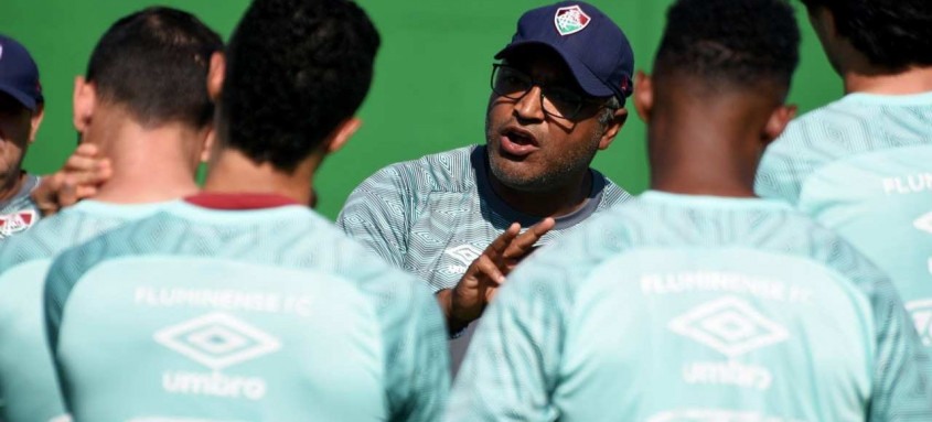O técnico Roger Machado deve poupar alguns jogadores do Fluminense para o confronto contra o Cuiabá - Foto: Mailson Santana / Fluminense O técnico Roger Machado deve poupar alguns jogadores do Fluminense para o confronto contra o Cuiabá