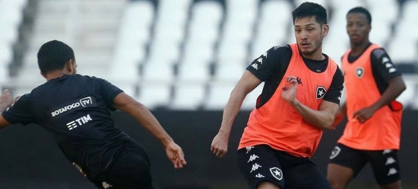 Volante Luís Oyama, ex-Mirassol, deve estrear hoje à noite com a camisa do Botafogo no estádio Nilton Santos