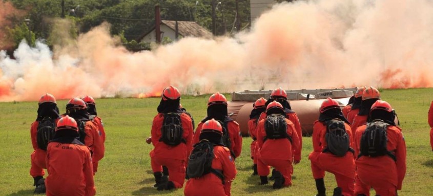 Ontem foi lançada a Operação Extinctus, do Corpo de Bombeiros, que vai atuar de forma preventiva no combate aos incêndios florestais no Estado. Corporação recebeu 80 novas viaturas do tipo picape
