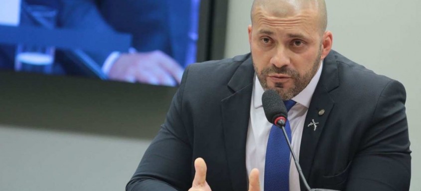 Deputado Daniel Silveira (PSL-RJ) chegou a ser preso em fevereiro. Ele fez críticas ao STF e apologia ao AI-5 - Foto: Plínio Xavier/Câmara dos Deputados Deputado Daniel Silveira (PSL-RJ) chegou a ser preso em fevereiro. Ele fez críticas ao STF e apologia ao AI-5
