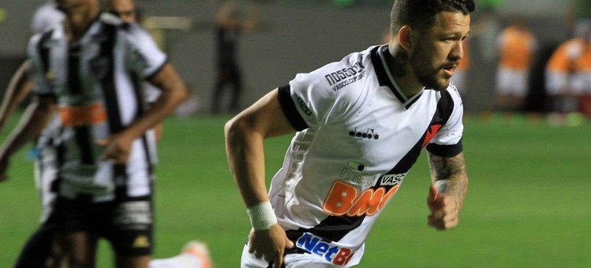 Rossi jogou a temporada 2019 pelo Vasco. Em 41 partidas, o atacante marcou quatro gols com a camisa cruz-maltina - Foto: Rafael Ribeiro / Vasco Rossi jogou a temporada 2019 pelo Vasco. Em 41 partidas, o atacante marcou quatro gols com a camisa cruz-maltina