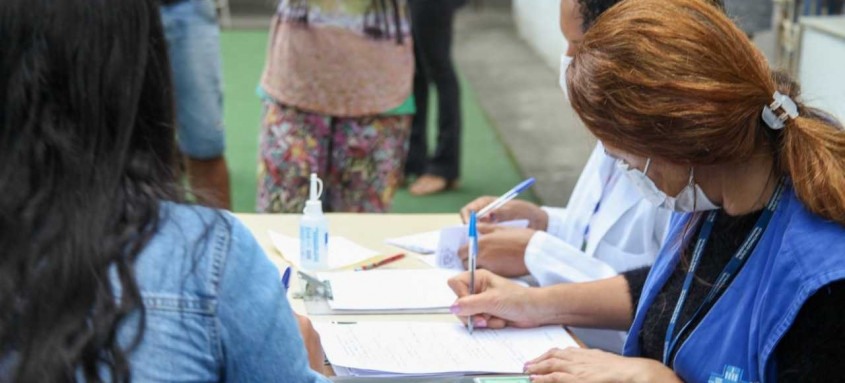 Apesar da nova variante, vacinação em SG avança e índices da pandemia seguem em baixa. Niterói já imunizou contra a Covid-19 mais de 48% da população.