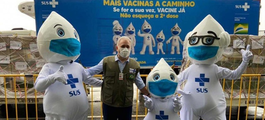 Chegada das vacinas da Janssen no aeroporto de Guarulhos foi acompanhada pelo ministro Marcelo Queiroga - Foto: Marina Pagno/Ministério da Saúde Chegada das vacinas da Janssen no aeroporto de Guarulhos foi acompanhada pelo ministro Marcelo Queiroga