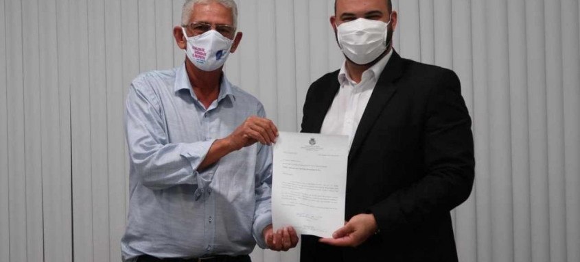 Prefeito Capitão Nelson e o secretário estadual Matheus Quintal firmaram compromisso para construção do restaurante - Foto: Divulgação/Prefeitura de São Gonçalo Prefeito Capitão Nelson e o secretário estadual Matheus Quintal firmaram compromisso para construção do restaurante