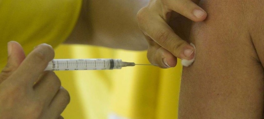  A imunização estará disponível nas unidades da rede básica de saúde, das 8h às 16h. Em São Gonçalo, até às 17h