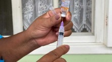 Cidade recebeu 4.730 doses de vacina Astrazenec, sendo 2.770 unidades destinadas para a segunda dose Marcos Fabrício / Prefeitura de Maricá
