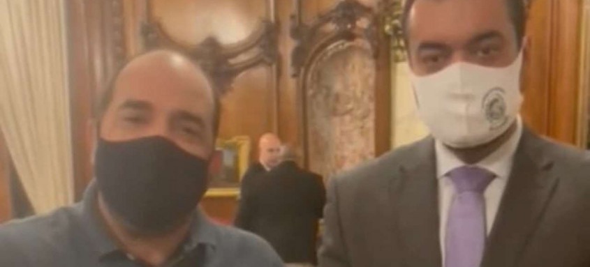 Governador Claudio Castro (à dir.) fez anúncio nesta segunda-feira ao lado do deputado federal Sargento Gurgel (PSL-RJ) - Foto: Reprodução de vídeo Governador Claudio Castro (à dir.) fez anúncio nesta segunda-feira ao lado do deputado federal Sargento Gurgel (PSL-RJ)