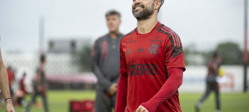 Diego participou dos últimos treinos e mostrou estar pronto para encarar o Bahia - Foto: Alexandre Vidal / Flamengo Diego participou dos últimos treinos e mostrou estar pronto para encarar o Bahia