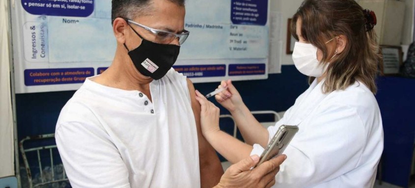 Meta do município é chegar ao fim de agosto com todos os adultos imunizados com a primeira dose - Foto: Divulgação Meta do município é chegar ao fim de agosto com todos os adultos imunizados com a primeira dose