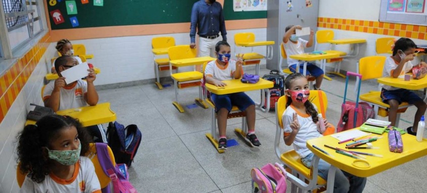 Após o recesso escolar, será iniciada uma nova fase de implementação do ensino híbrido até que todas as unidades estejam abertas
- Foto: Divulgação SME/FME Após o recesso escolar, será iniciada uma nova fase de implementação do ensino híbrido até que todas as unidades estejam abertas