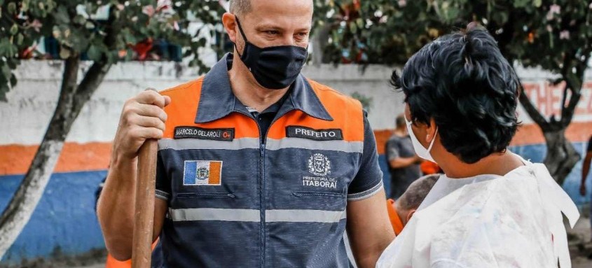 Liderada pelo prefeito Marcelo Delaroli, a ação iniciou uma série de manutenções pelo bairro e perdurará pelos próximos dias - Foto: Divulgação Liderada pelo prefeito Marcelo Delaroli, a ação iniciou uma série de manutenções pelo bairro e perdurará pelos próximos dias