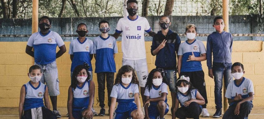 Aplicativo educacional BASE já está sendo testado na escola municipal onde o jogador estudou - Foto: Pedro Martins/Prefeitura de São Gonçalo Aplicativo educacional BASE já está sendo testado na escola municipal onde o jogador estudou