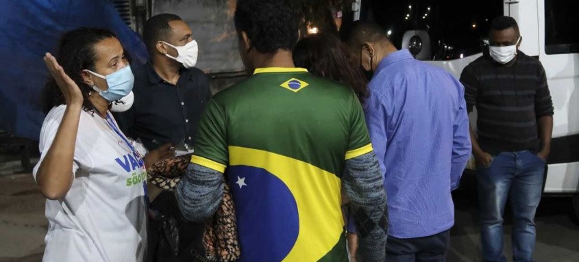 Assistência Social, Políticas Sobre Álcool e Drogas e Saúde atendem população em situação de rua no Alcântara - Foto: Alexandre de Sa/Prefeitura SG Assistência Social, Políticas Sobre Álcool e Drogas e Saúde atendem população em situação de rua no Alcântara