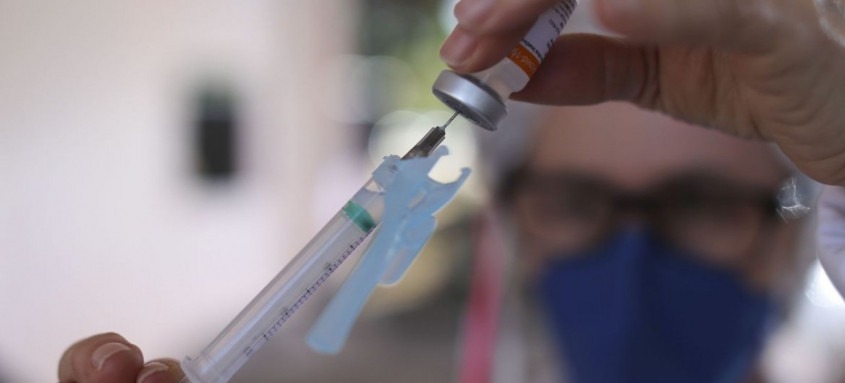 O reforço também será aplicado em pessoas com alto grau de imunossupressão - Foto: Fábio Rodrigues Pozzebom/Agência Brasil O reforço também será aplicado em pessoas com alto grau de imunossupressão