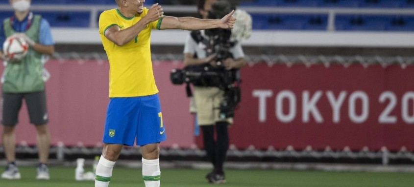 Paulinho comemorou simulando uma flechada em homenagem ao orixá Oxóssi - Foto: Lucas Figueiredo / CBF Paulinho comemorou simulando uma flechada em homenagem ao orixá Oxóssi