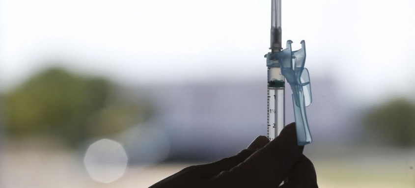 Até hoje, 70% dos adultos do Rio já receberam a primeira dose
- Foto: Fabio Rodrigues Pozzebom/Agência Brasil Até hoje, 70% dos adultos do Rio já receberam a primeira dose