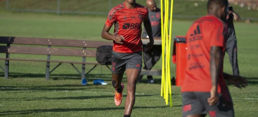 Recuperando a boa forma física, Bruno Henrique será peça importante no duelo da tarde deste domingo no Maracanã - Foto: Alexandre Vidal / Flamengo Recuperando a boa forma física, Bruno Henrique será peça importante no duelo da tarde deste domingo no Maracanã