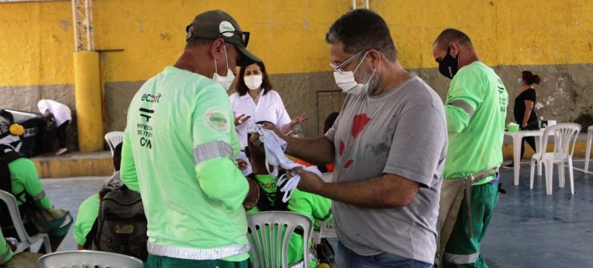 Na oportunidade também foram distribuídas 400 máscaras de proteção laváveis, para prevenir contágio do coronavírus