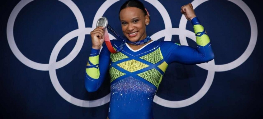 Rebeca Andrade conquistou a primeira medalha olímpica feminina para o Brasil na ginástica artística