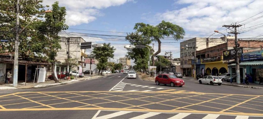 Nesta semana foi realizada toda a sinalização horizontal do cruzamento da Av. Maricá com a Estrada do Boqueirão Pequeno - Foto: Renan Otto/Prefeitura de São Gonçalo Nesta semana foi realizada toda a sinalização horizontal do cruzamento da Av. Maricá com a Estrada do Boqueirão Pequeno