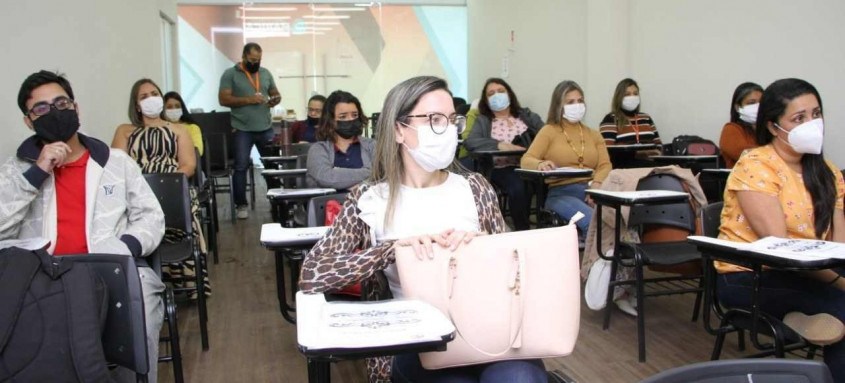 Capacitação em libras dada por Niterói em Maricá