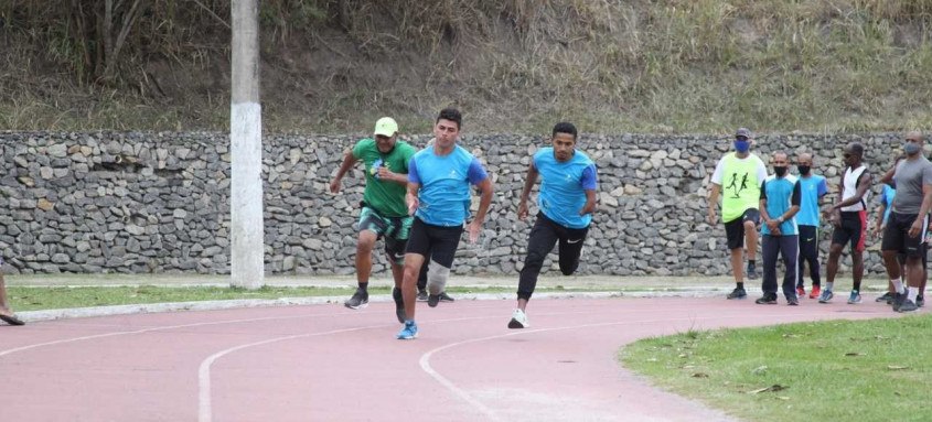 O projeto de São Gonçalo Mais Atletismo é destinado a pessoas com e sem deficiência, a partir dos seis anos