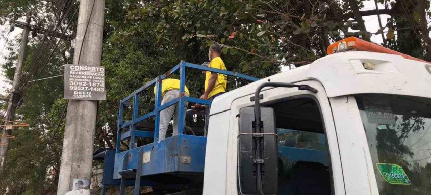 Objetivo é orientar motoristas por conta de construção de viaduto na RJ-104
