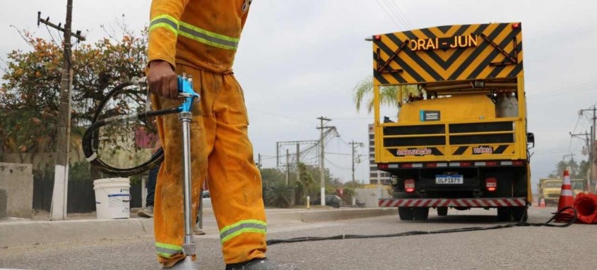 Ttrês novos abrigos em pontos de ônibus foram instalados na via