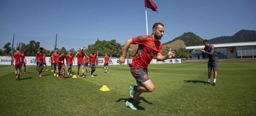 Elenco rubro-negro quer aproveitar a vantagem conquistada no primeiro jogo das quartas - Foto: Alexandre Vidal / Flamengo Elenco rubro-negro quer aproveitar a vantagem conquistada no primeiro jogo das quartas