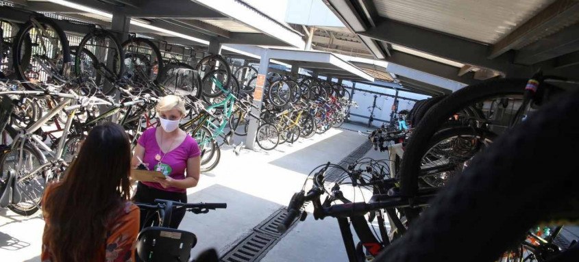 Bicicletário, no Centro da cidade, estimula uso como meio de transporte