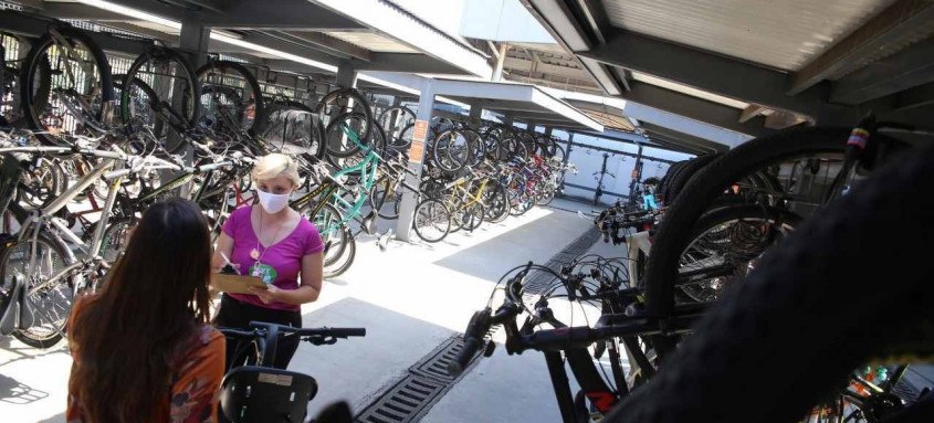 Bicicletário, no Centro da cidade, estimula uso como meio de transporte - Foto: Douglas Macedo / Prefeitura de Niterói Bicicletário, no Centro da cidade, estimula uso como meio de transporte