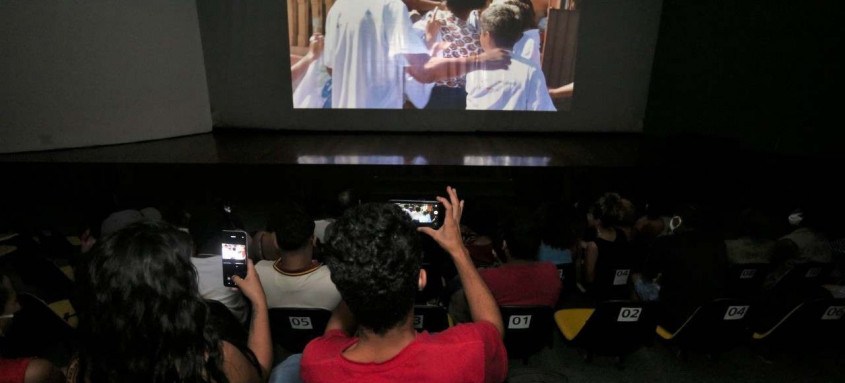 Exibição faz parte da 1ª Mostra Acolhimento de Cinema Brincante promovida pela Secretaria Municipal de Assistência Social - Foto: Divulgação / Prefeitura de Niterói Exibição faz parte da 1ª Mostra Acolhimento de Cinema Brincante promovida pela Secretaria Municipal de Assistência Social