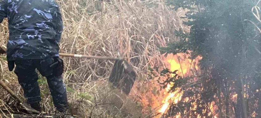 O espaço atingido pelo fogo faz parte de uma área de Mata Atlântica - Foto: Divulgação / Prefeitura de São Gonçalo O espaço atingido pelo fogo faz parte de uma área de Mata Atlântica