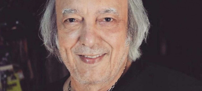 O cantor falou, ainda, que já tomou as duas doses da vacina contra a doença e que isso deve garantir sintomas mais leves da Covid-19.

