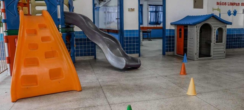 Ao assinar as desapropriações, o prefeito garantiu que investir em Educação é investir no futuro das crianças itaboraienses - Foto: Prefeitura de Itaboraí Ao assinar as desapropriações, o prefeito garantiu que investir em Educação é investir no futuro das crianças itaboraienses