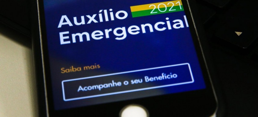 Valor varia de R$ 150 a R$ 375, dependendo da família
- Foto: Marcello Casal Jr/Agência Brasil; /Agência Brasil Valor varia de R$ 150 a R$ 375, dependendo da família