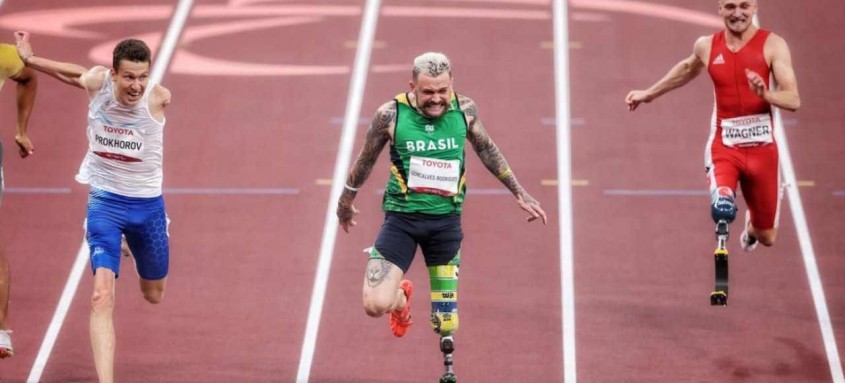 Recordista mundial dos 100m da classe T63, com o tempo de 11s95, Vinícius Rodrigues era considerado favorito para a prova - Foto: Reprodução/ CPB Recordista mundial dos 100m da classe T63, com o tempo de 11s95, Vinícius Rodrigues era considerado favorito para a prova