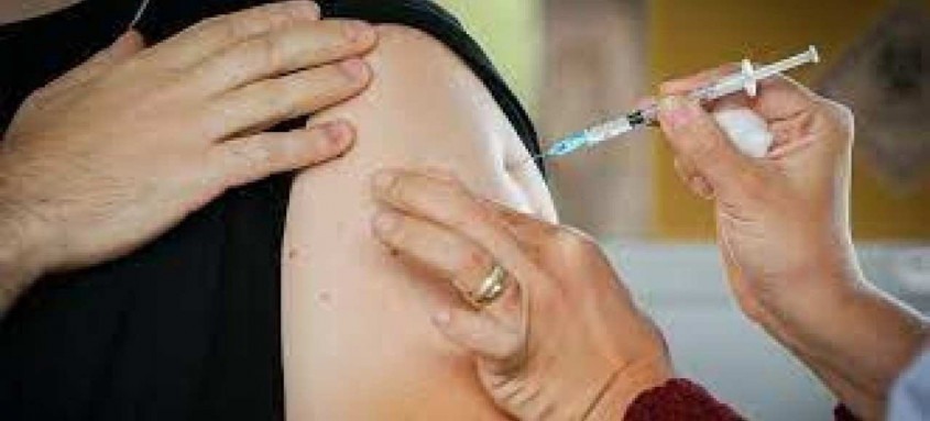 Município segue vacinando população a partir de 14 anos