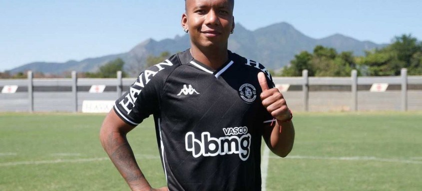 Atacante equatoriano Jhon Sánchez chegou ontem ao Rio de Janeiro e foi apresentado no CT do Vasco - Foto: Rafael Ribeiro / Vasco Atacante equatoriano Jhon Sánchez chegou ontem ao Rio de Janeiro e foi apresentado no CT do Vasco