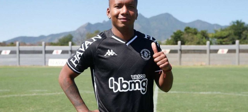 Atacante equatoriano Jhon Sánchez chegou ontem ao Rio de Janeiro e foi apresentado no CT do Vasco