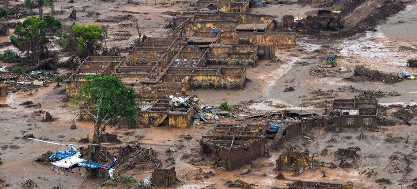  Área afetada pelo rompimento de barragem no distrito de Bento Rodrigues, zona rural de Mariana, em Minas Gerais 