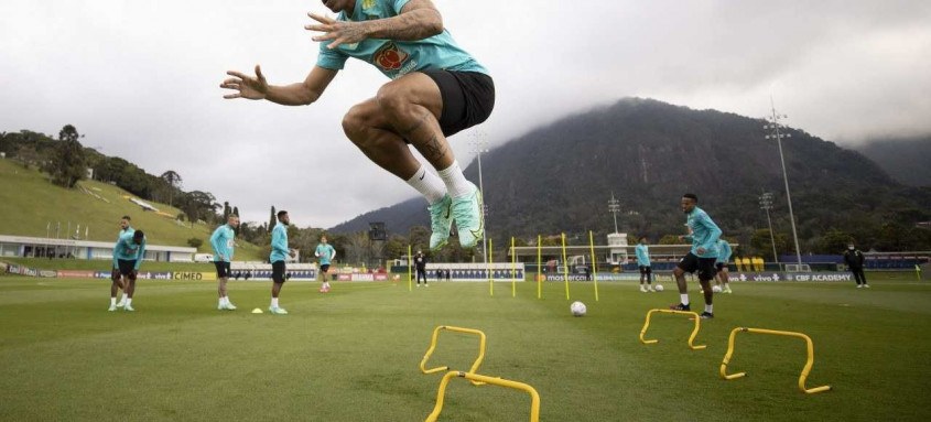 Danilo afirmou ontem que não imaginava aquele final para o clássico suspenso no último domingo em São Paulo - Foto: Lucas Figueiredo / CBF Danilo afirmou ontem que não imaginava aquele final para o clássico suspenso no último domingo em São Paulo
