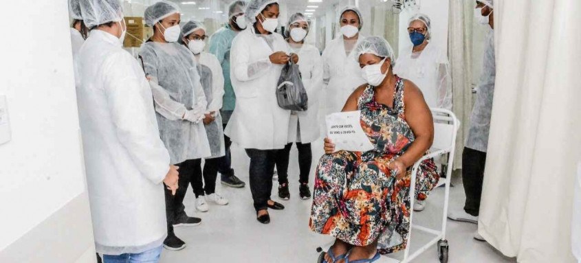 Com diferentes comorbidades pré-existentes ou não, cada paciente travou sua batalha pessoal contra o vírus, com todo o suporte e atenção do atendimento humanizado dos profissionais - Foto: Prefeitura de Itaboraí Com diferentes comorbidades pré-existentes ou não, cada paciente travou sua batalha pessoal contra o vírus, com todo o suporte e atenção do atendimento humanizado dos profissionais